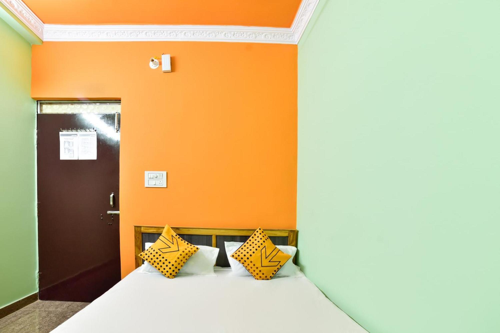 Spot On Devlok Guest House Patna  Exterior photo