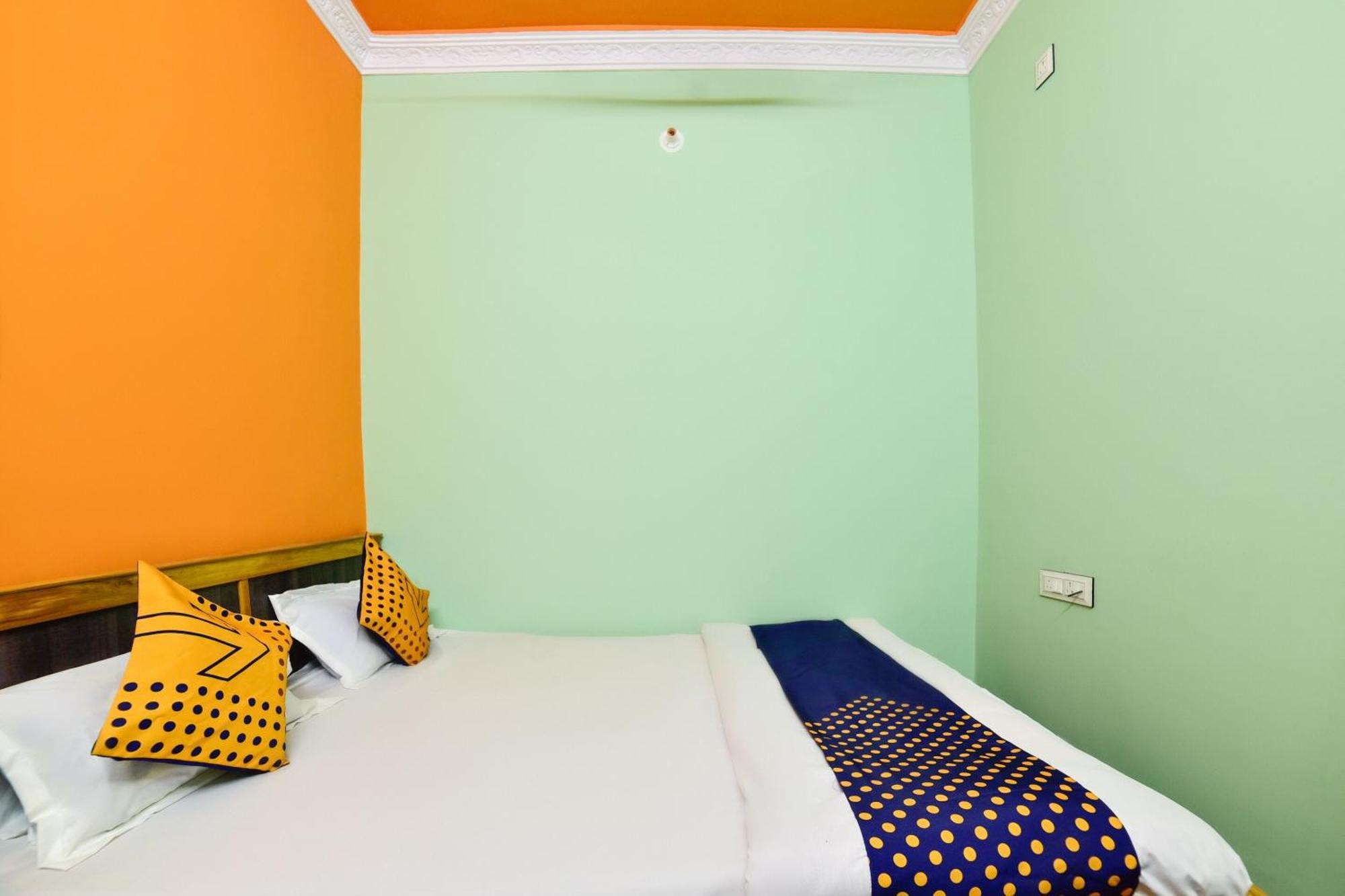 Spot On Devlok Guest House Patna  Exterior photo